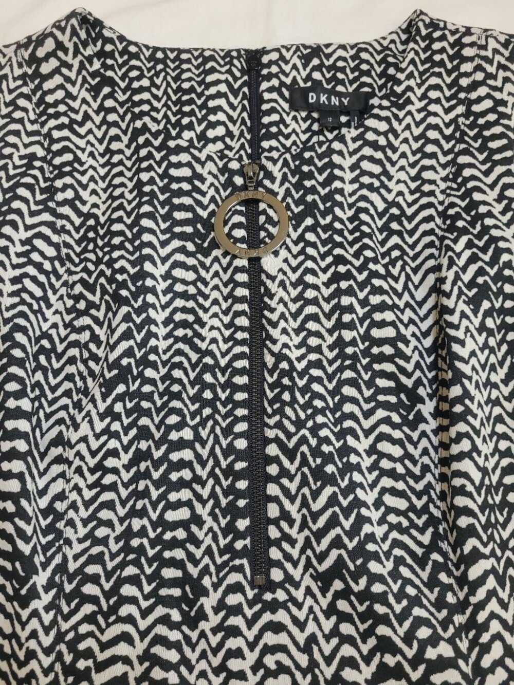 DKNY Colorblock Herringbone Zip Sheath Dress Black White NEW Quiet Luxury - Picture 4 of 12